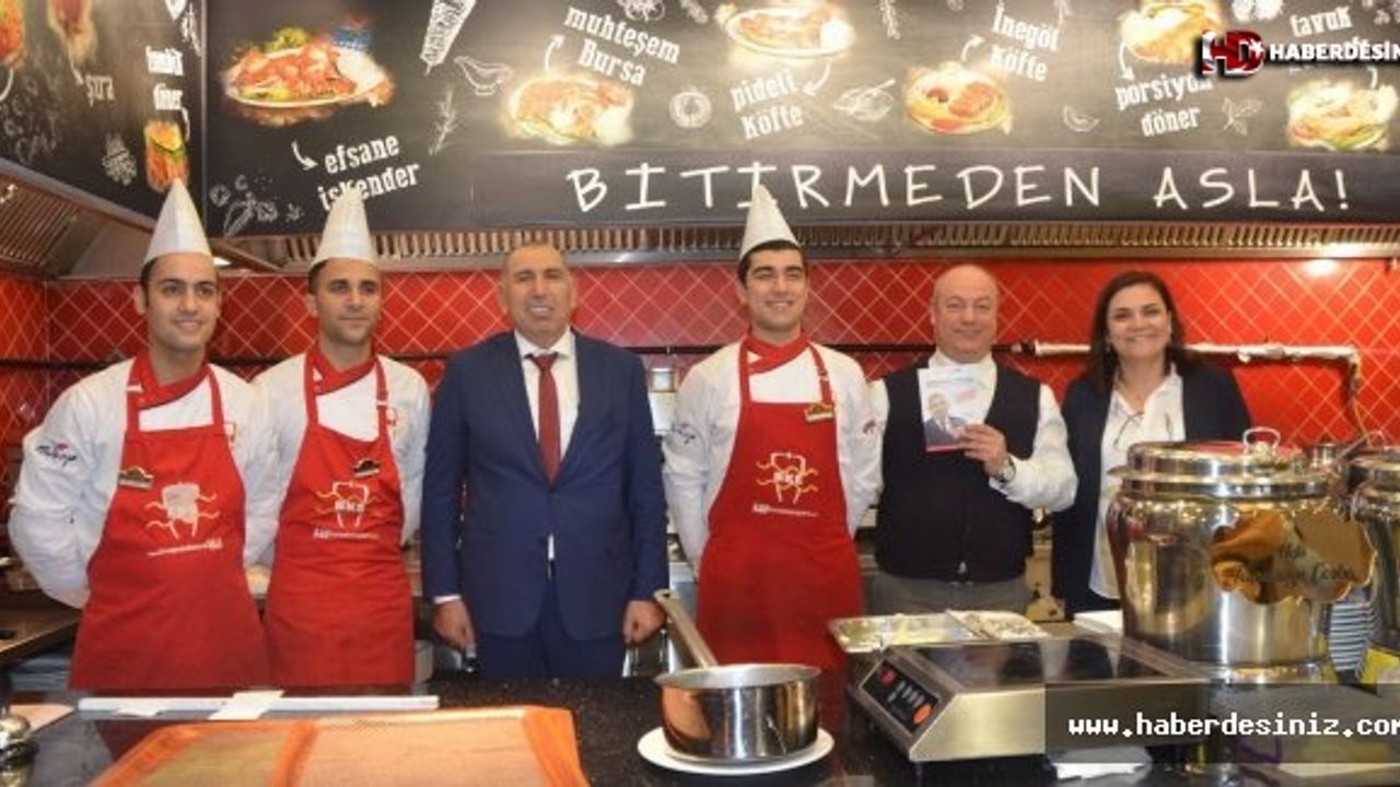 Akmugan tek tek sordu. Esnafın hali nicedir?