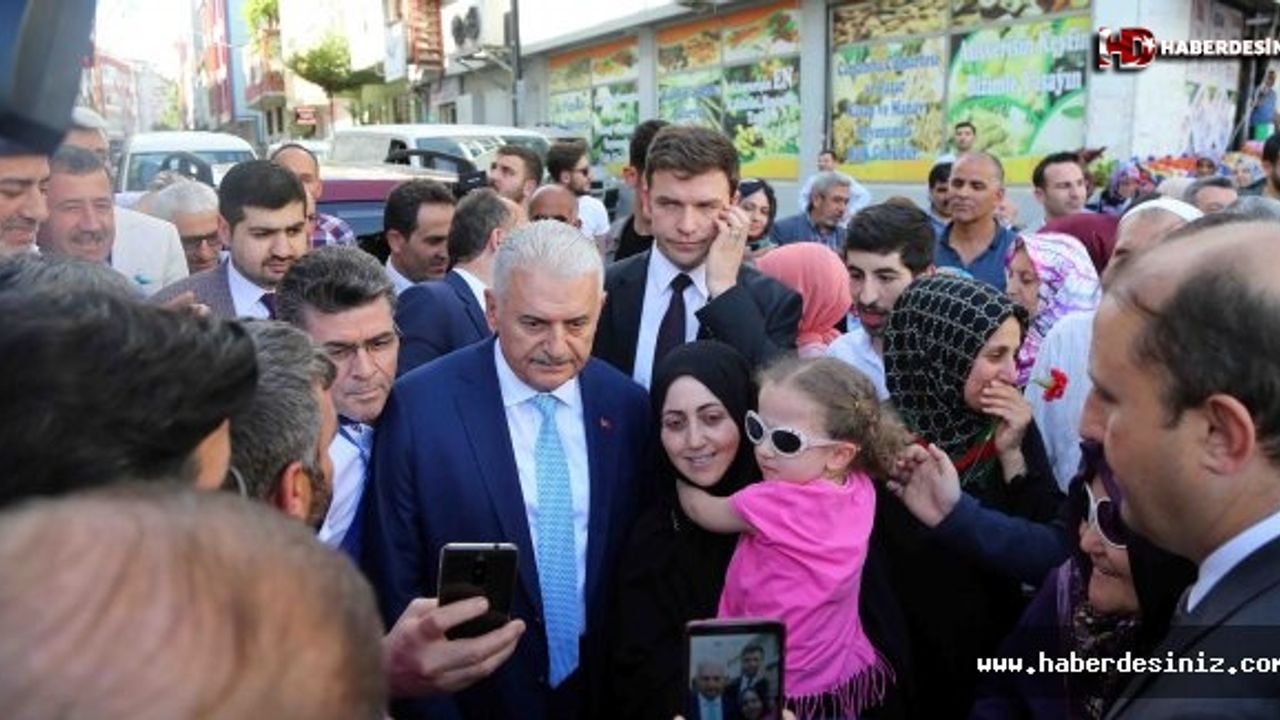 Binali Yıldırım, Bağcılar’da esnaf ziyareti yaptı