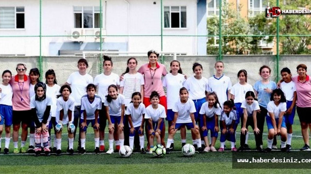Kadın Futbolunun Yıldızlarını Bağcılar Yetiştiriyor