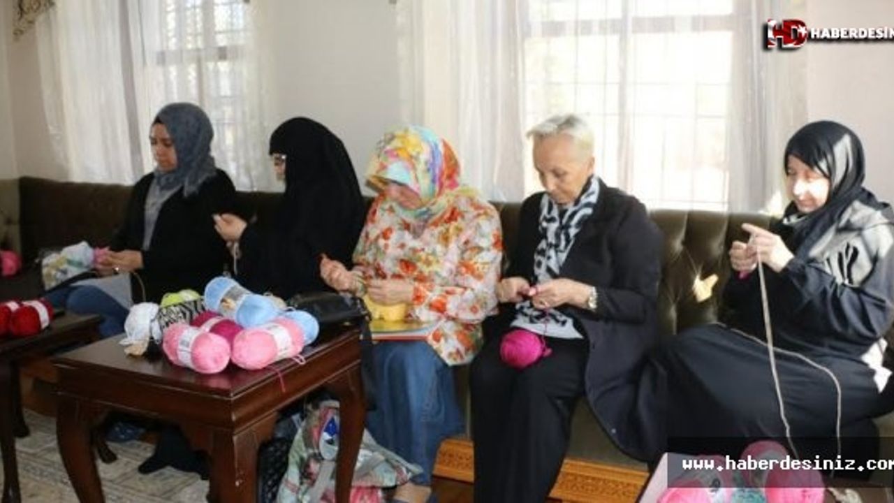 Örgü Tasarım Atölyesi ev ekonomisine katkıda bulunuyor