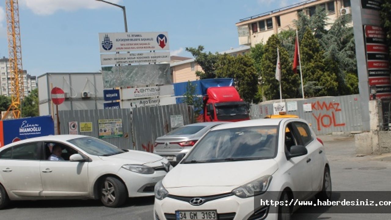 Esnaf 4 yıldır bitmeyen metroya çalışmasına isyan etti