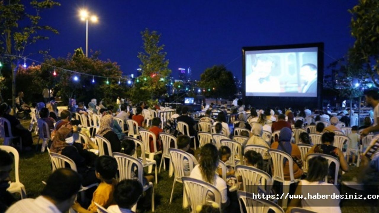 Eyüpsultan'da açık hava sinema rüzgarı esti