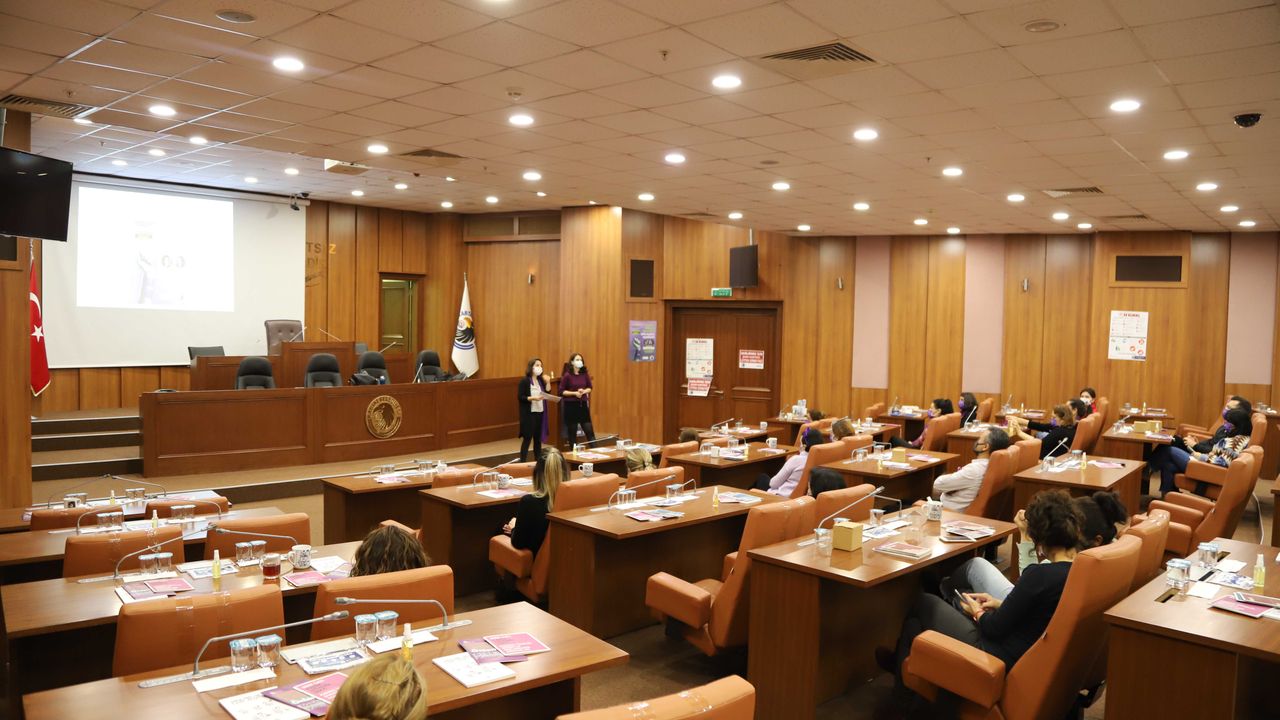 Kartal’da kadına şiddete karşı mücadele semineri