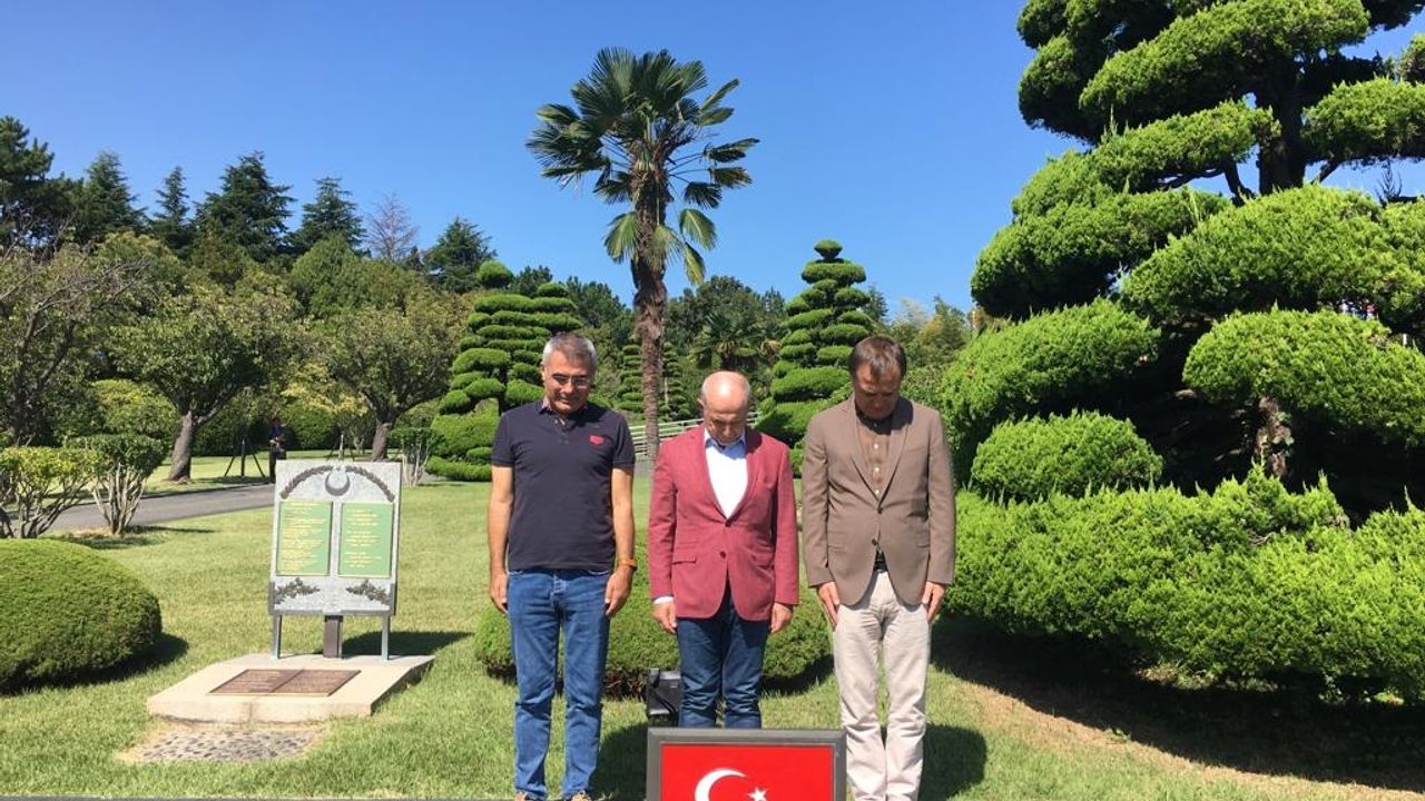 Başkan Akgün Güney Kore’deki Türk Şehitliğini ziyaret etti