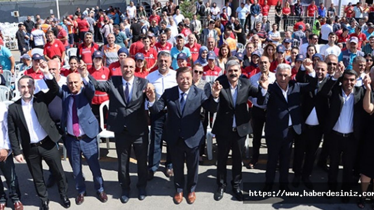 Maltepe'de "Toplu İş Sözleşmesi"nde halaylı kutlama