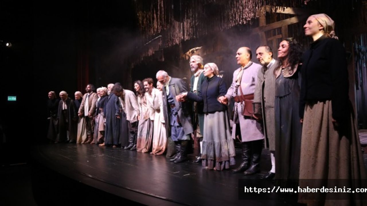 Cadı kazanı, tiyatro oyunu seyirciyi büyüledi