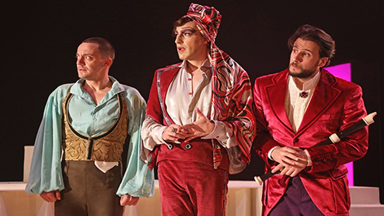 İBB ŞEHİR TİYATROLARI’NDAN SHAKESPEARE KLASİĞİ “HAMLET”