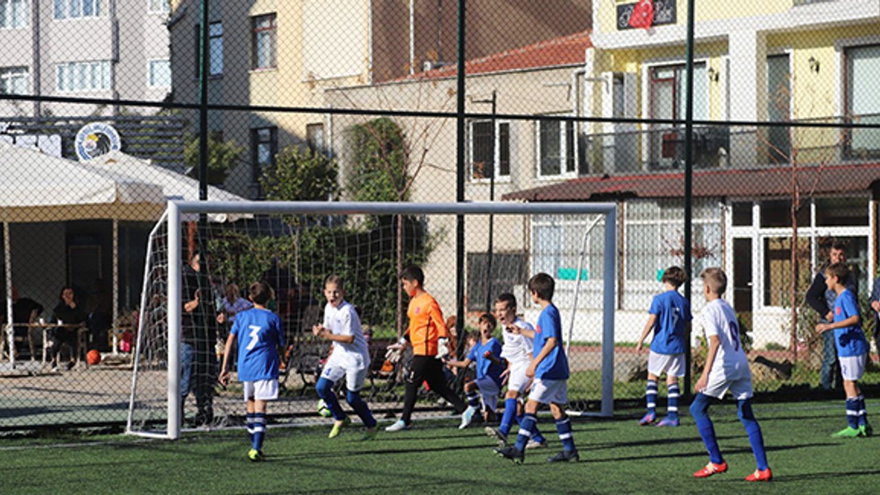 Öz Balkan gücü İstanbul futbol turnuvası’nda ilk düdük çaldı