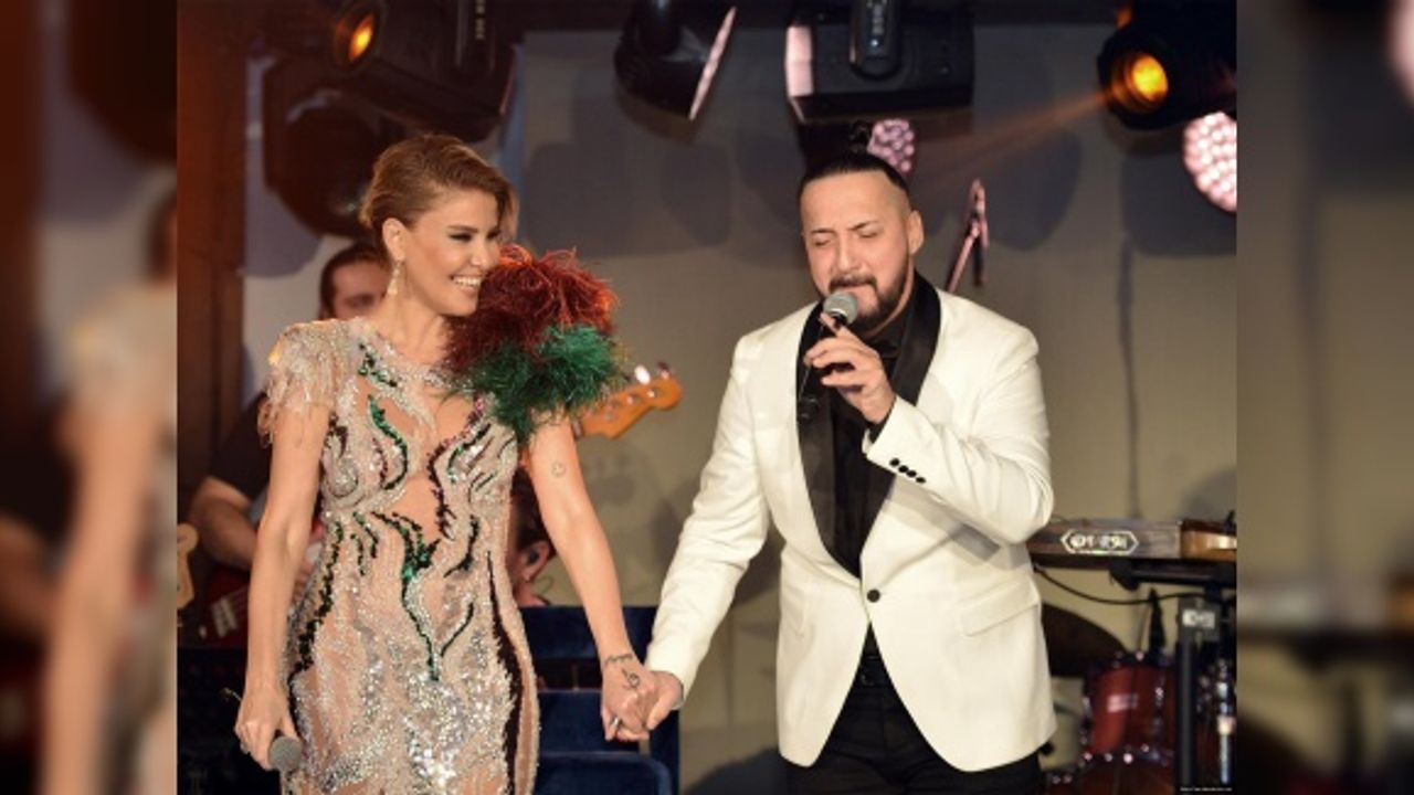 Gülben Ergen ve Devrim Ekiz'in sahne kardeşliği