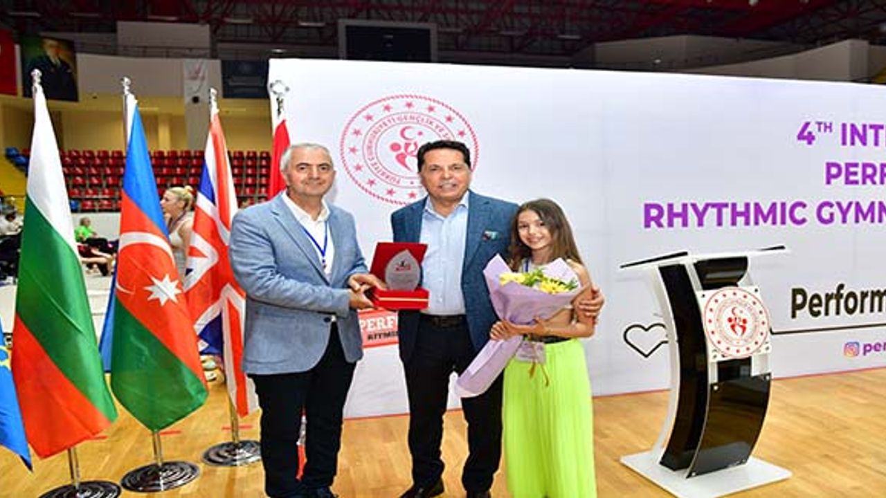 Başkan Ahmet Özer, Spora Verdiği Desteği Uluslararası Turnuvada Sürdürdü