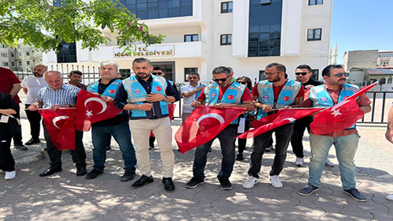 "Memur-Sen Iğdır İl Temsilciliği, DEM Parti Yönetiminin İşçi ve Memurlara Yönelik Uygulamalarını Protesto Etti"