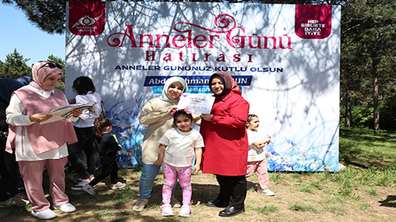 "Sultangazi Belediyesi, Anne-Çocuk Pikniğiyle Anneler Günü'nü Kutladı"