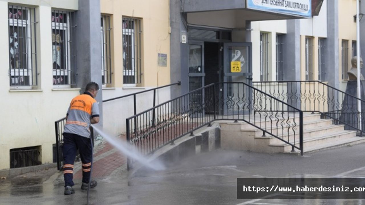 Kartal Belediyesi ekipleri okullarda iş başında