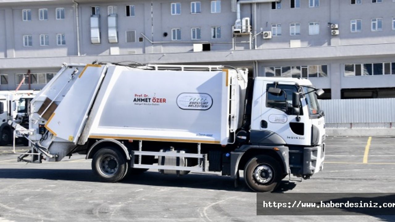 114 yeni çöp kamyonu Esenyurt sokaklarında