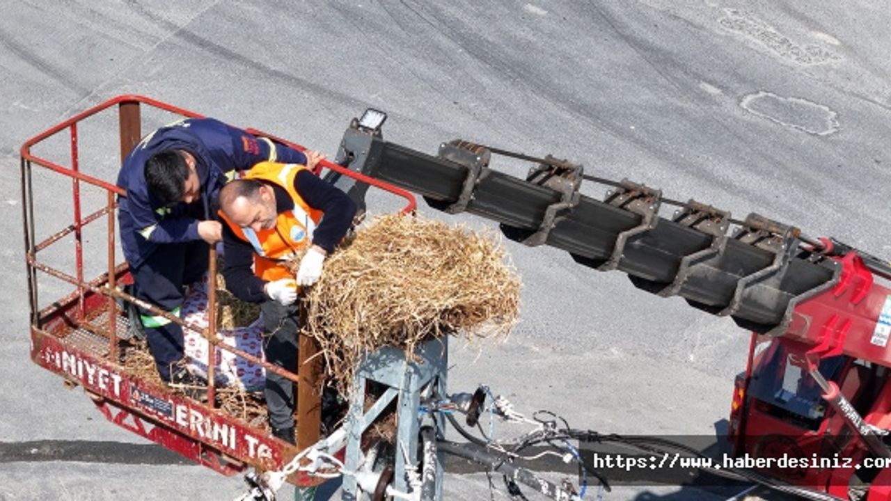 Çevreye sahip çıkmayan esnafa mahalleliden tepki