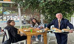 Balıkçı Kenan'dan Anlamlı Anneler Günü Etkinliği: Ücretsiz Balık Ekmek İkramı