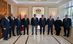 İmamoğlu, Sultangazi Belediye Başkanı Dursun'u Makamında Ziyaret Etti