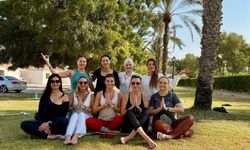 Ece Vahapoğlu Dubai’de Yoga ile Dünyaya Açıldı!
