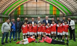 Esenyurt’ta Genç Sporcular Sahada Buluştu: Futbol Turnuvasının Şampiyonu Belli Oldu