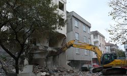 Belediye–Vatandaş İş Birliğiyle “Çok Riskli” Bir Yapı Daha Yıkıldı