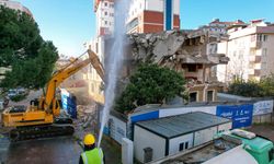 MALTEPE’DE KENTSEL DÖNÜŞÜM BAŞLADI: KURTULUŞ APARTMANI YIKILDI