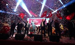 Avcılar’da 19 Mayıs Coşkusu Sahili Kırmızı Beyaza Boyadı