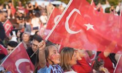 KARTAL’DA ŞAMPİYONLUK GECESİ: BİNLERCE KİŞİ MEYDANDA BULUŞTU