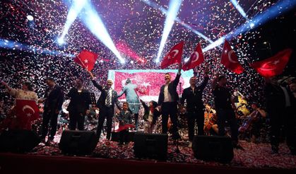 Avcılar’da 19 Mayıs Coşkusu Sahili Kırmızı Beyaza Boyadı