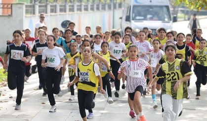 KÜÇÜKÇEKMECE’DE CUMHURİYET İÇİN KOŞTULAR