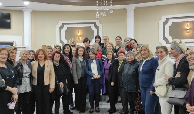 NEŞE DOSTER, AVCILAR’DA SÖYLEŞİYE KATILDI