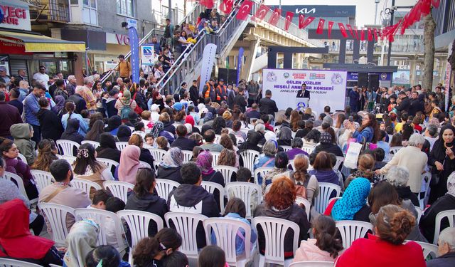 Avcılar'da Anneler sahada, evlatlar tribündeydi