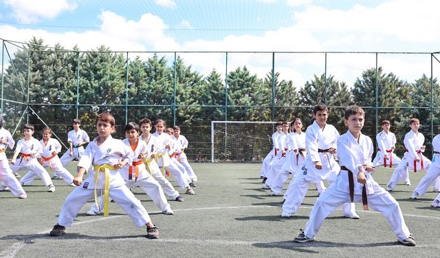 Sultangazi’de Yaz Spor Okulları Coşkusu: 20 Branşta Eğitim, 11 Tesiste Antrenman