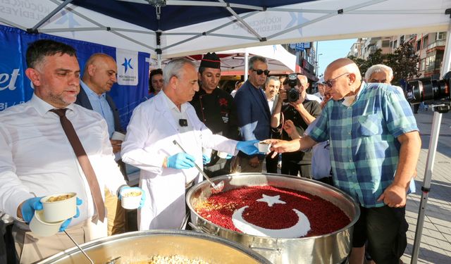 Küçükçekmece’de Muharrem Ayı Bereketi: Vatandaşa Aşure İkramı