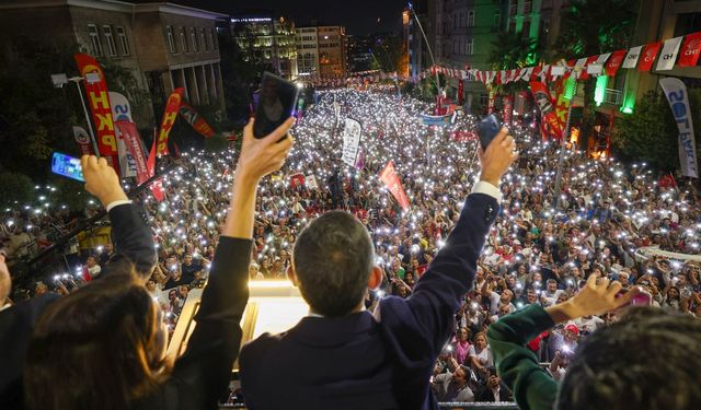 CHP’den Beyoğlu’nda ‘Millet İradesi’ Mitingi: Özel: “AKP’li Belediyelere Git de Göreyim”