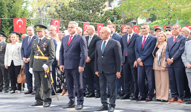Küçükçekmece’de 30 Ağustos Zafer Bayramı Çelenk Sunumuyla Başladı