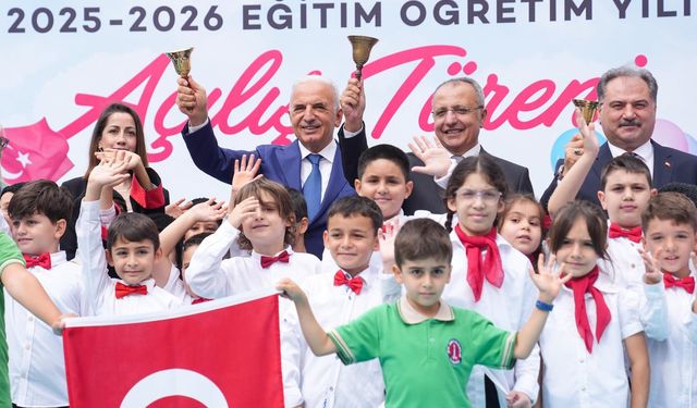 ÜMRANİYE’DE YENİ EĞİTİM ÖĞRETİM DÖNEMİNİN İLK DERS ZİLİ ÇALDI