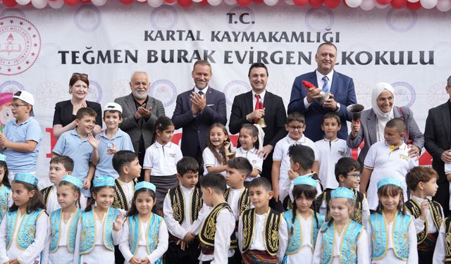 Kartal Belediyesi Öğrencilerin İlk Ders Zili Heyecanına Ortak Oldu