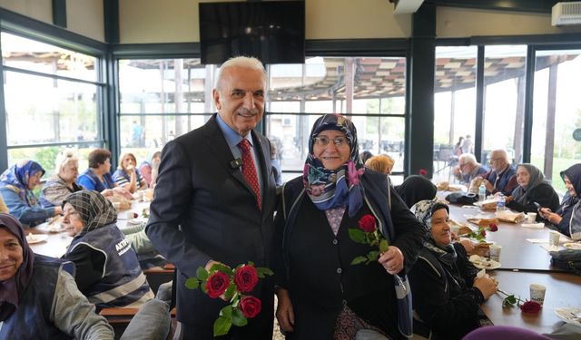 Yaşlılar Gününde 65 Yaş Üstü Ümraniye ‘de Buluştu