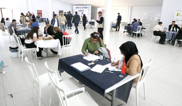Eyüpsultan’da Kariyer ve İstihdam Fuarı Yoğun İlgi Gördü