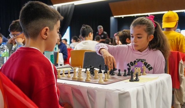 Beylikdüzü’nde  “29 Ekim Cumhuriyet Bayramı ve Ata’ya Saygı Kupası Satranç Turnuvası” Heyecanı