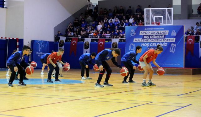 KIŞ SPOR OKULLARI KÜÇÜKÇEKMECE ‘DE FAALİYET GÖSTERİYOR