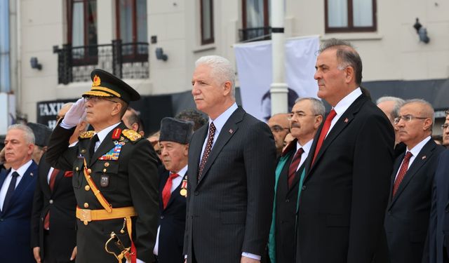 Taksim’de Cumhuriyet Törenle Kutlandı
