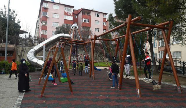 Bağcılar’daki Parkta Elektrik Akımına Kapılan 4 Çocuk Hastaneye Kaldırıldı