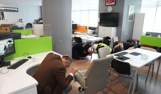 Kartal Belediyesi’nde Deprem Tatbikatı Gerçekleştirildi