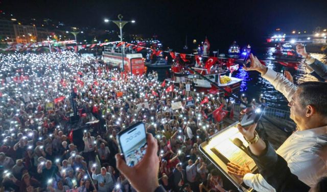 Özgür Özel’den Ümraniye’de Demokrasi Çağrısı: “Meydan Meydan Direnmeye Ant İçtik!”