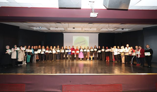 KÜÇÜKÇEKMECE’DE KADINLAR TEK YUMRUK