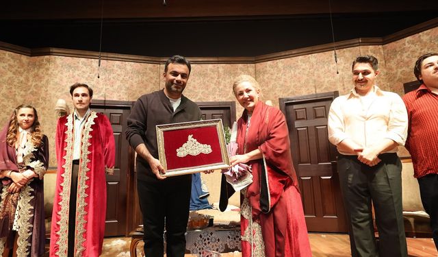 Bağcılar Belediyesi’nden Muhteşem Prömiyer: “Fatih’te Bir Konak” Ayakta Alkışlandı