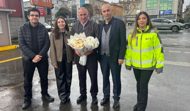 O İETT Şoförüne  Öğretmenlerden Sürpriz;Dünya Şoförler Günü Kutlaması