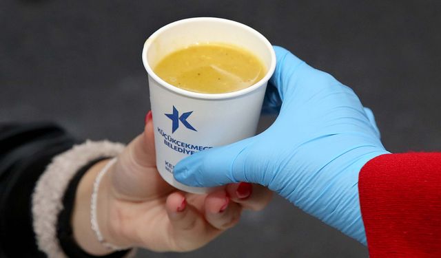 Soğuk Havada Sıcak Dayanışma: Küçükçekmece’de Vatandaşlara Ücretsiz Çorba İkramı