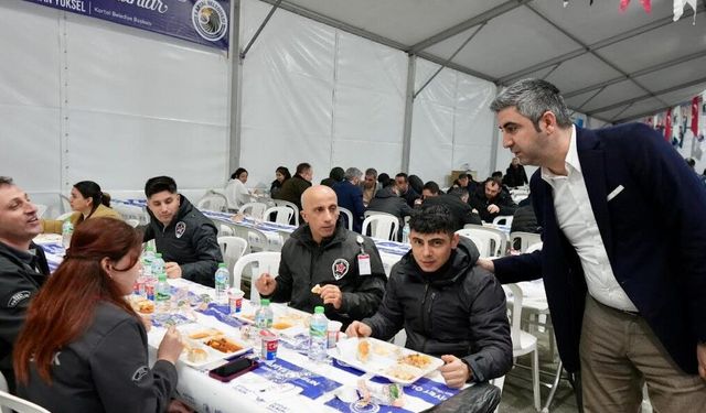 Kartal’da Ramazan Sofraları Kuruldu: İlk İftarda Yoğun Katılım